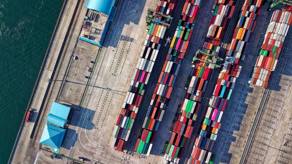 How Can AI Drive Efficiency in Logistics and Supply Chain Management?