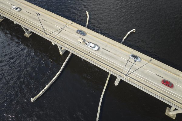 How to Choose the Right Statement Neckpiece That Enhances a Low Neckline?